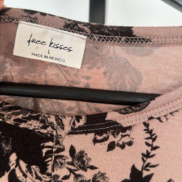 Free Kisses Black Flowers Roses Print Beige Long Sleeve Crop Top Size Large - Picture 5 of 7